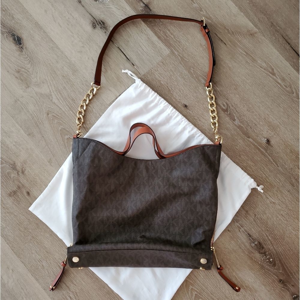 Authentic Michael Kors Devon MK Signature Large Shoulder Tote Bag in Brown - Picture 7 of 16